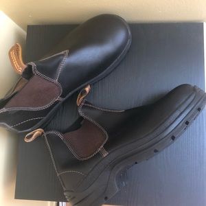 Black steel toe blundstones size 8 AUS.